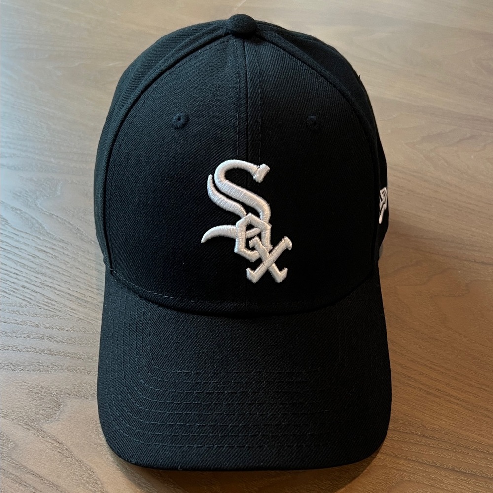 NWOT - New Era Chicago White Sox Black and White Baseball Hat Cap - OS